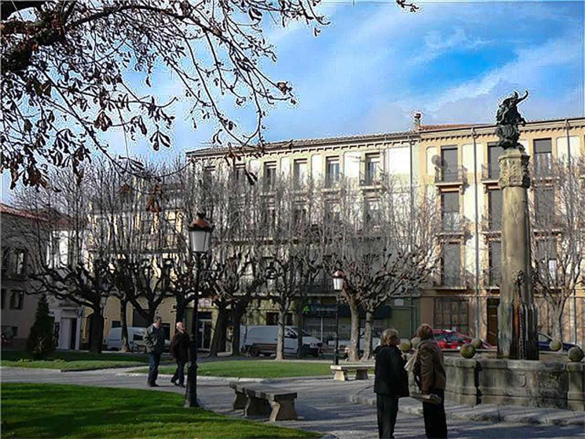 Casa Matilda - Apartamento Con Chimenea, Vistas, Rustico-Elegante En El Centro Sant Joan de les Abadesses Exterior foto